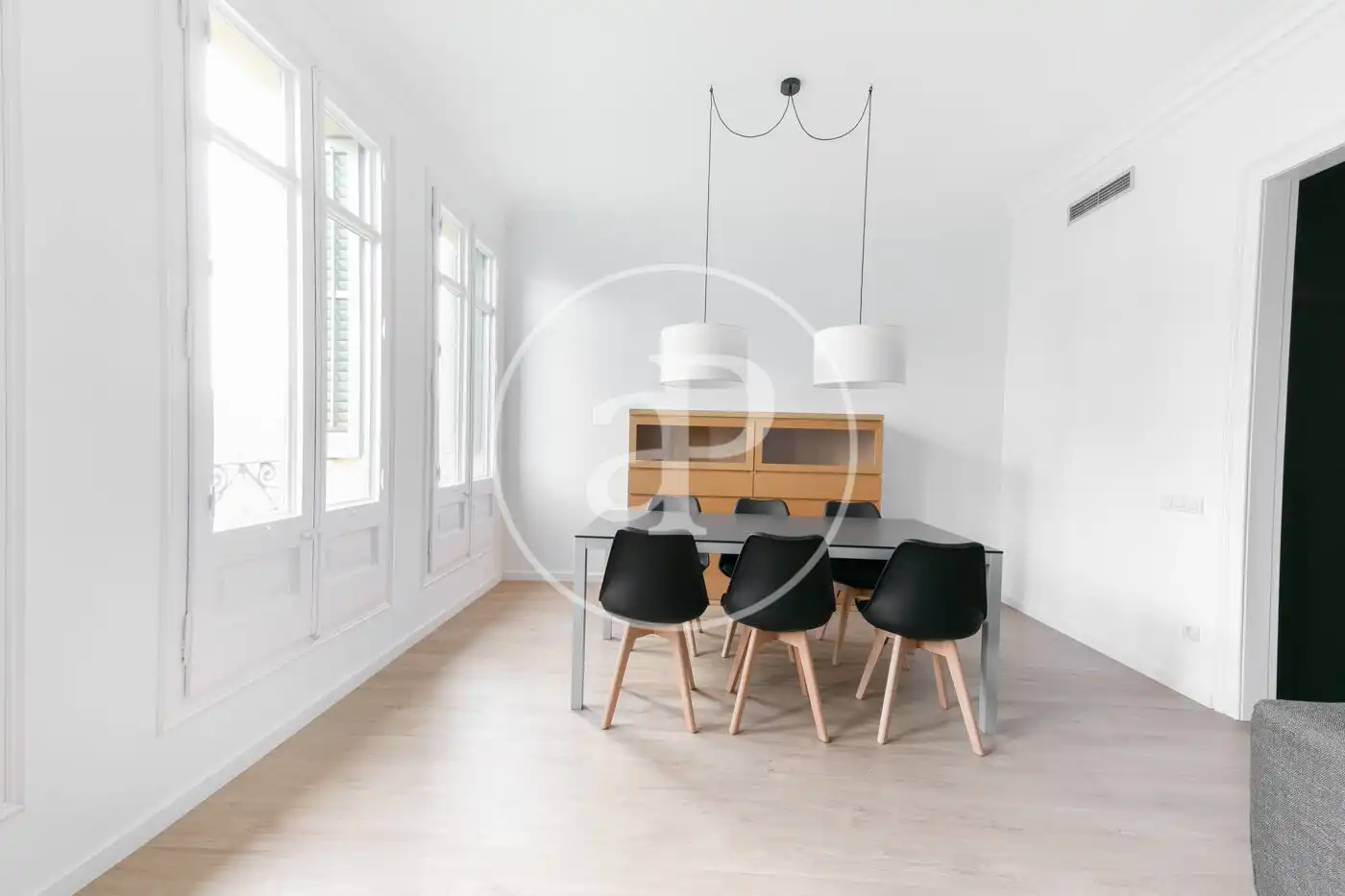 Comedor de Piso de alquiler en Barcelona con Aire acondicionado, Calefacción y Amueblado