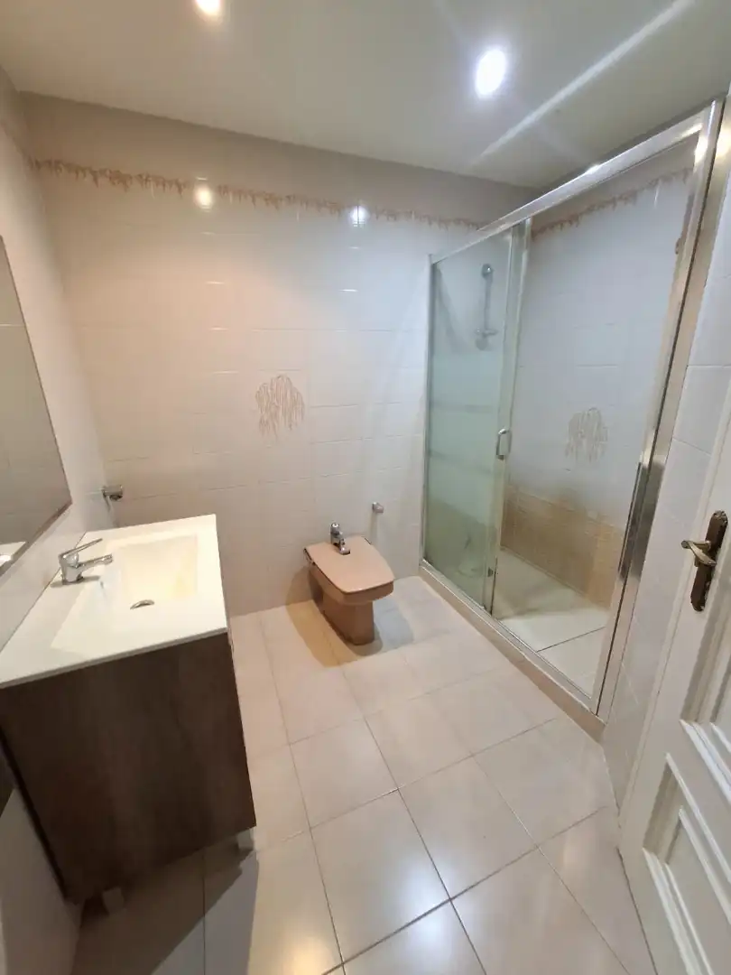 Badezimmer von Wohnung zum Verkauf in Valencia mit Möbliert und Balkon