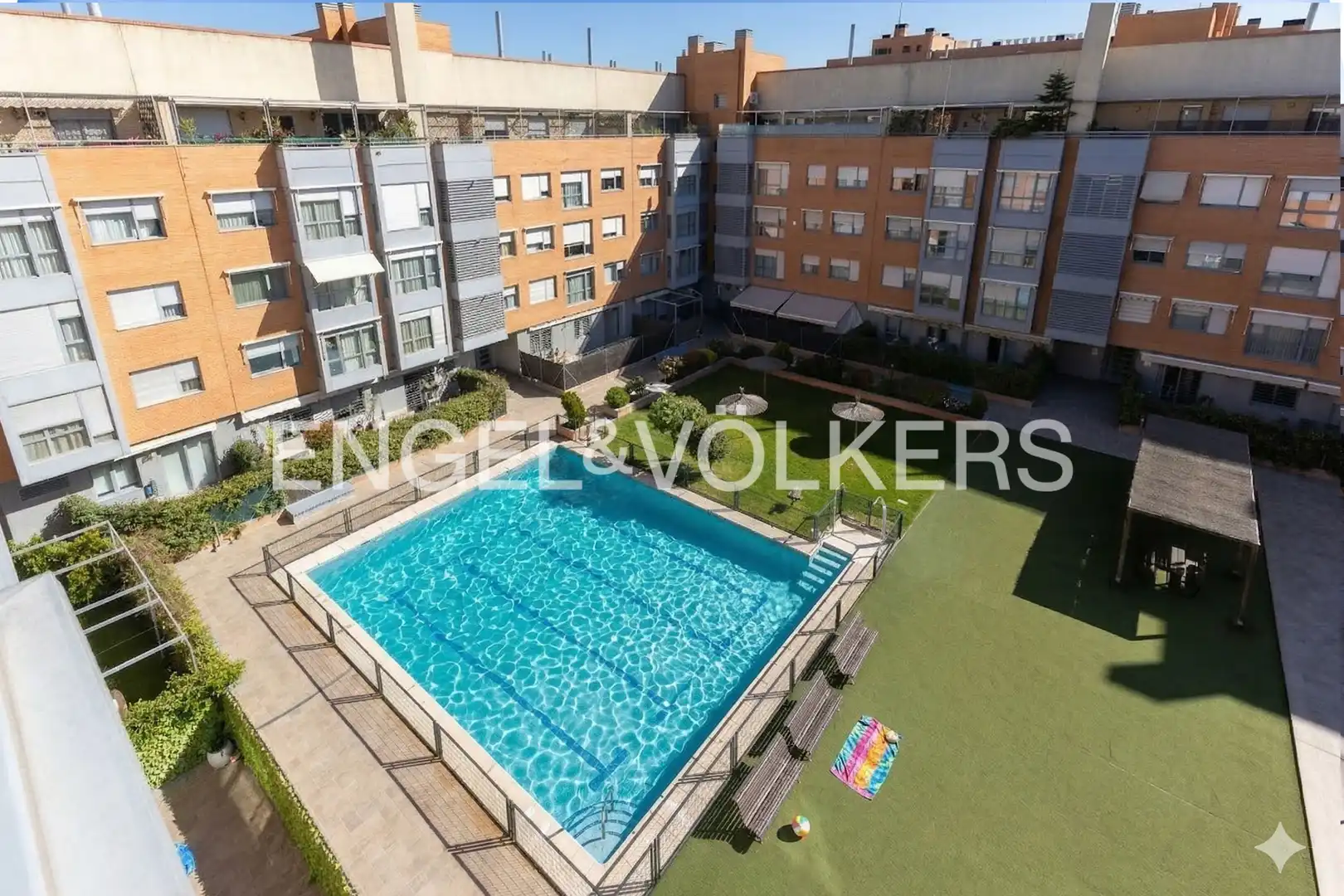Piscina de Ático en venta en Madrid con Aire acondicionado, Calefacción y Parquet