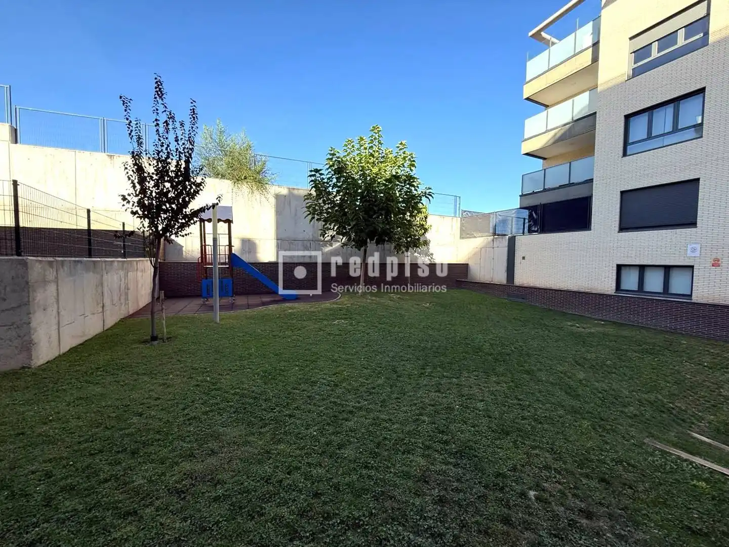 Jardí de Pis en venda en Paracuellos de Jarama amb Aire condicionat, Calefacció i Jardí privat