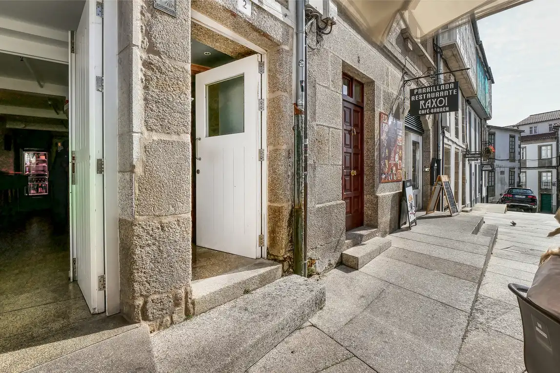Exterior view of Flat for sale in Santiago de Compostela   with Storage room, Oven and Washing machine
