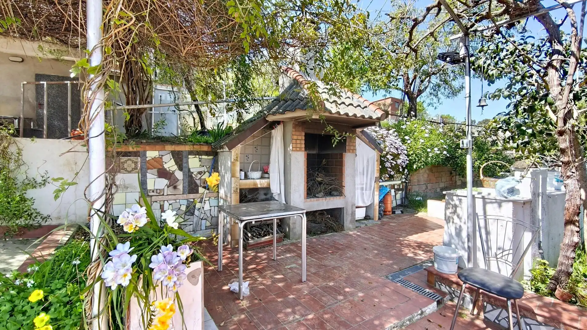 Jardí de Casa o xalet en venda en Olesa de Montserrat amb Aire condicionat, Terrassa i Piscina