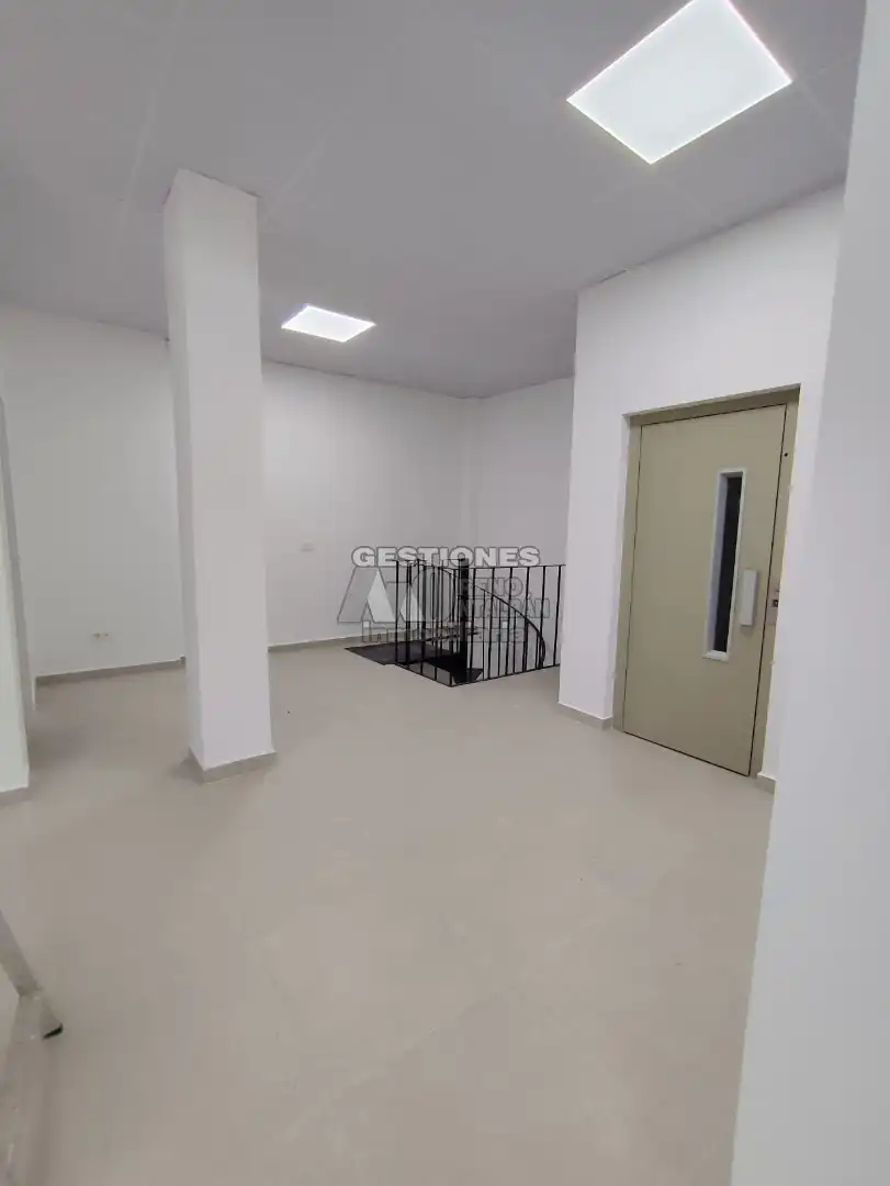Local comercial de lloguer a Calle Cruz, imagen 4