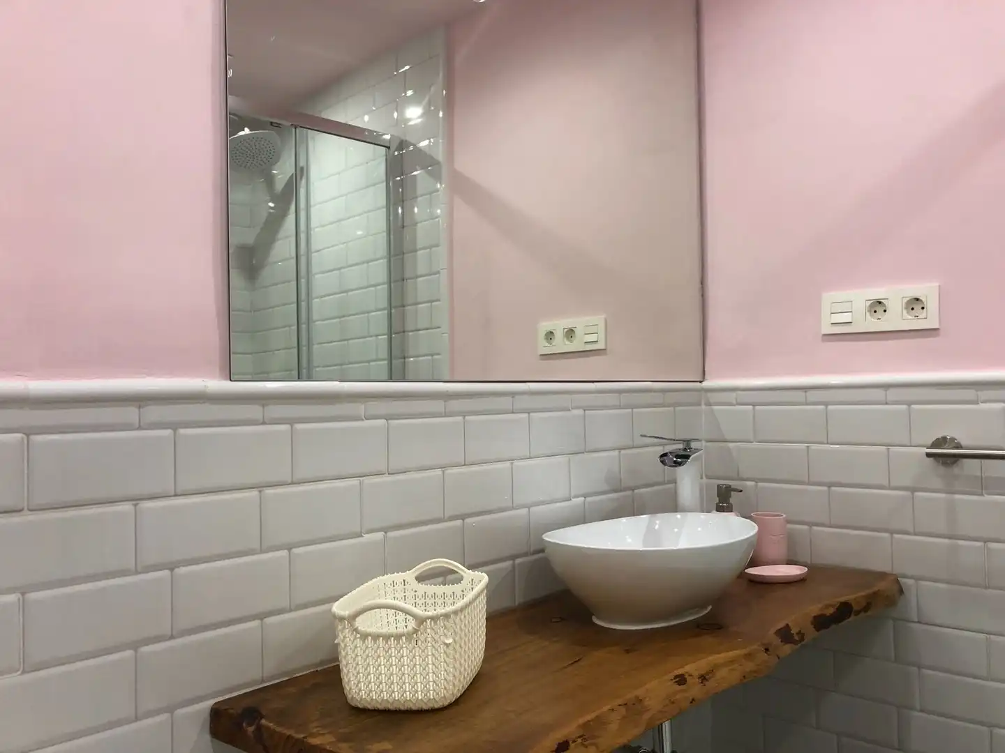 Baño de Piso de alquiler en Granada con Aire acondicionado, Calefacción y Amueblado