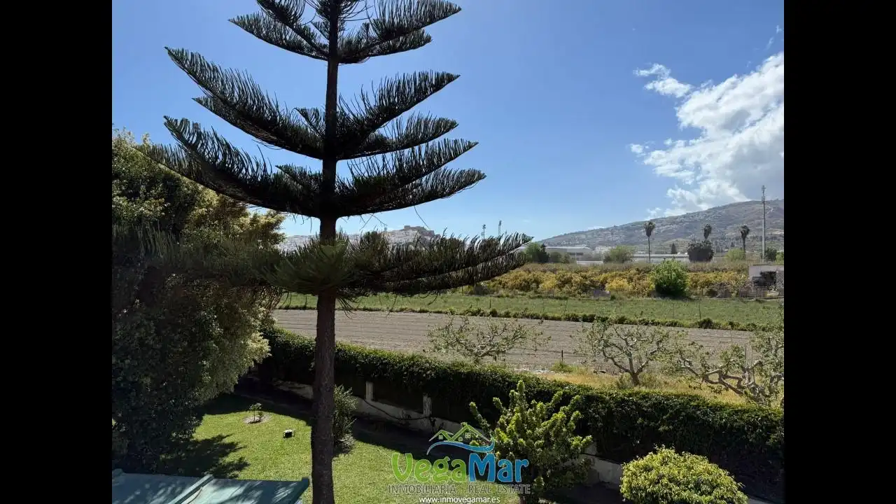 Jardí de Casa o xalet de lloguer en Salobreña amb Jardí privat, Terrassa i Piscina