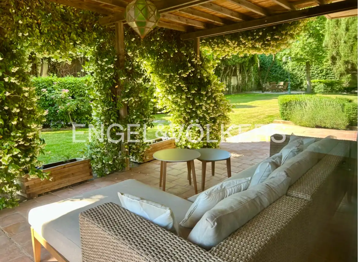 Terrassa de Casa o xalet en venda en Majadahonda amb Aire condicionat, Calefacció i Jardí privat
