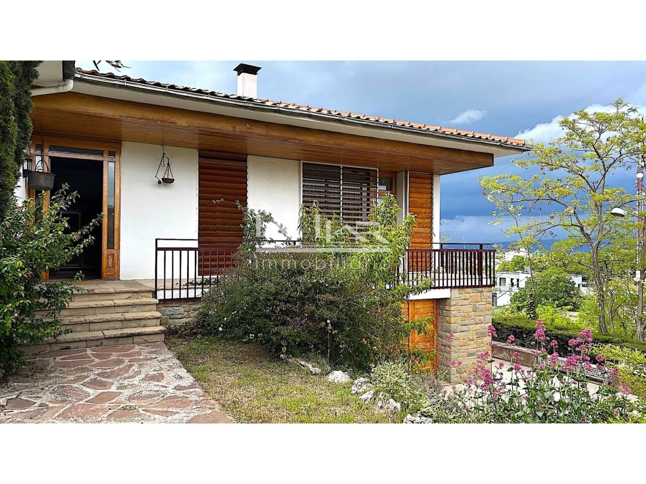 Vista exterior de Casa o xalet en venda en Vic amb Calefacció, Jardí privat i Parquet