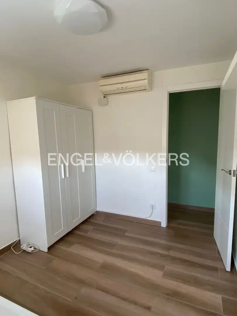 Bedroom of Flat for sale in Barcelona  with Air Conditioner, Heating and Balcony