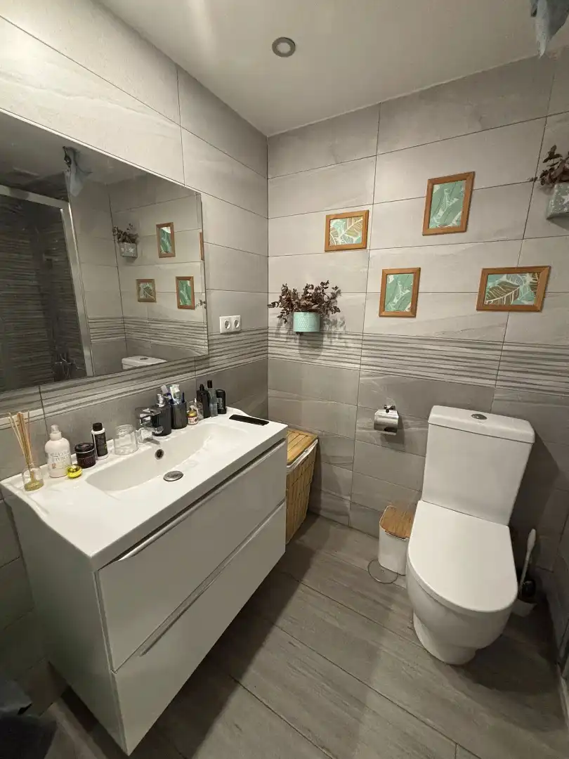 Bathroom of Flat for sale in Sevilla  with Air Conditioner