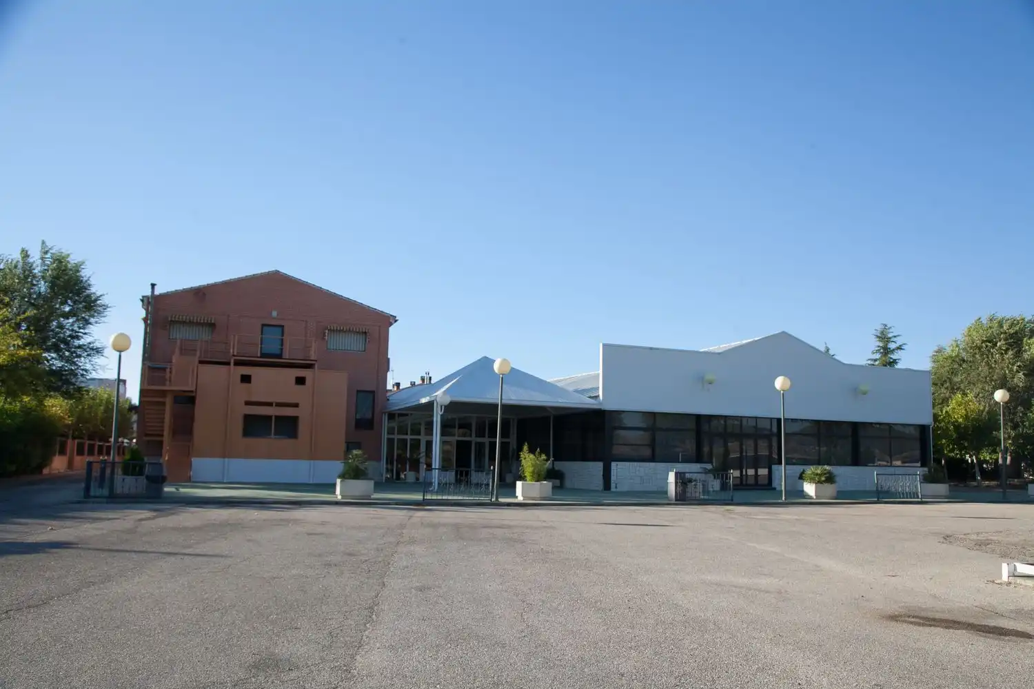Vista exterior de Edificio en venta en Villalbilla