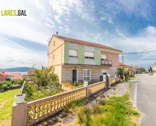 Vista exterior de Casa o xalet en venda en Cangas  amb Calefacció, Terrassa i Traster