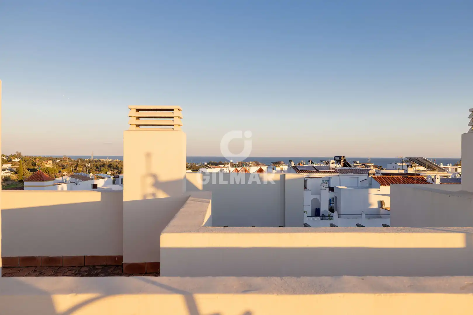 Vista exterior de Dúplex en venda en Estepona amb Traster, Piscina i Balcó