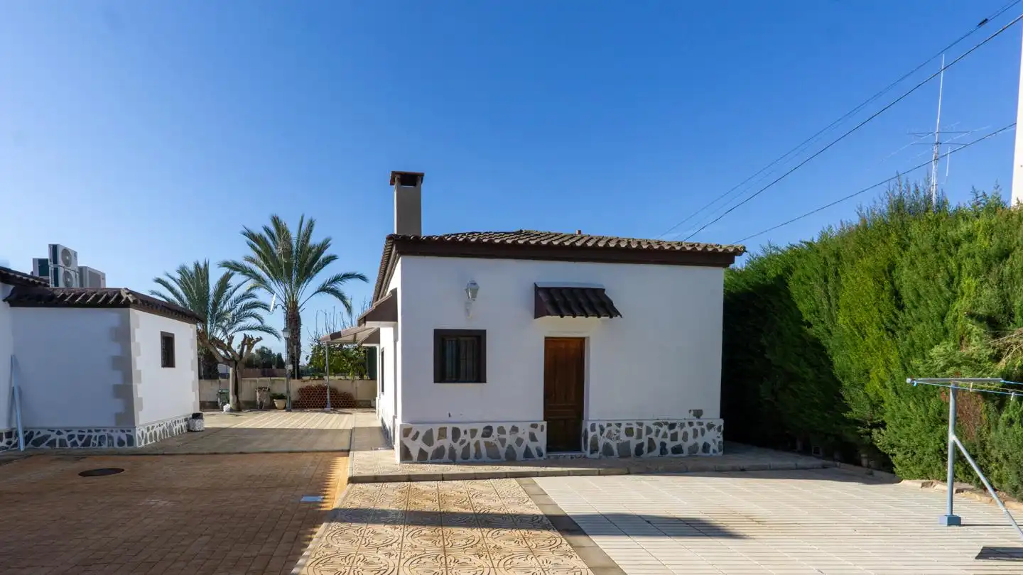 Vista exterior de Casa o chalet en venta en Crevillent con Aire acondicionado, Jardín privado y Terraza