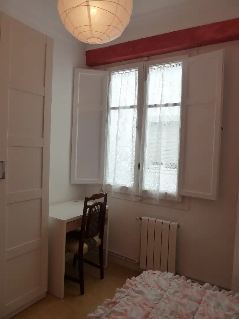Habitación de Piso de alquiler en Zaragoza con Calefacción, Amueblado y Horno