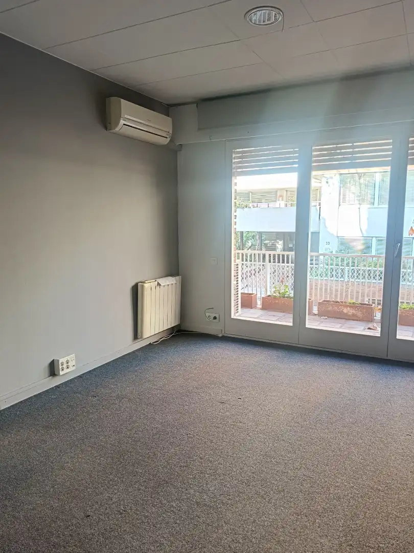 Büro zur Miete in Barcelona mit Klimaanlage, Heizung und Terrasse