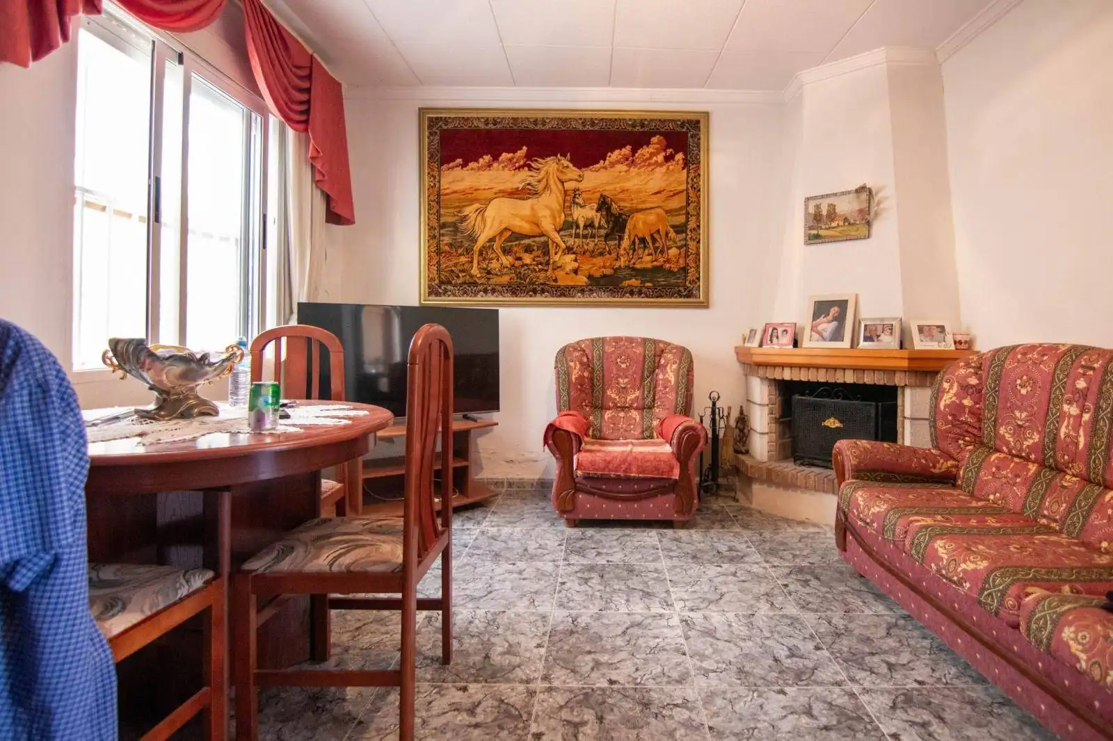 Wohnzimmer von Einfamilien-Reihenhaus zum Verkauf in Torrevieja mit Klimaanlage, Heizung und Terrasse