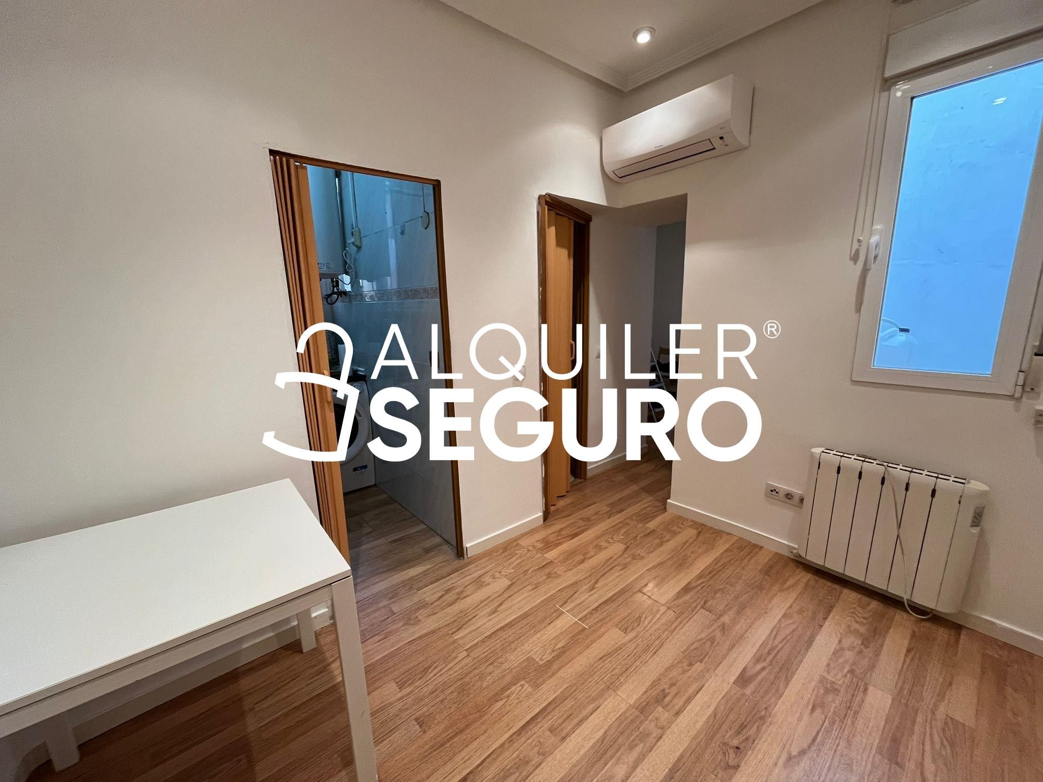 Bedroom of Flat to rent in  Madrid Capital  with Air Conditioner and Heating