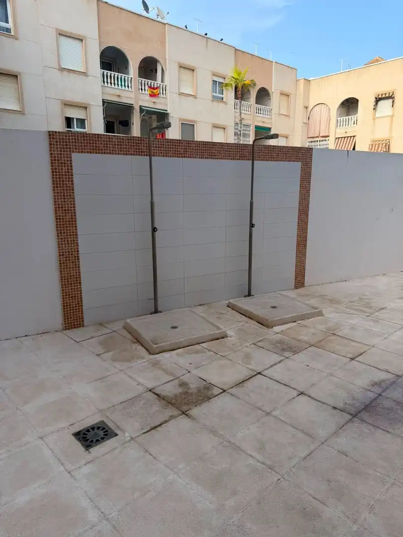 Aparcament de Pis en venda en Torrevieja amb Aire condicionat, Terrassa i Moblat