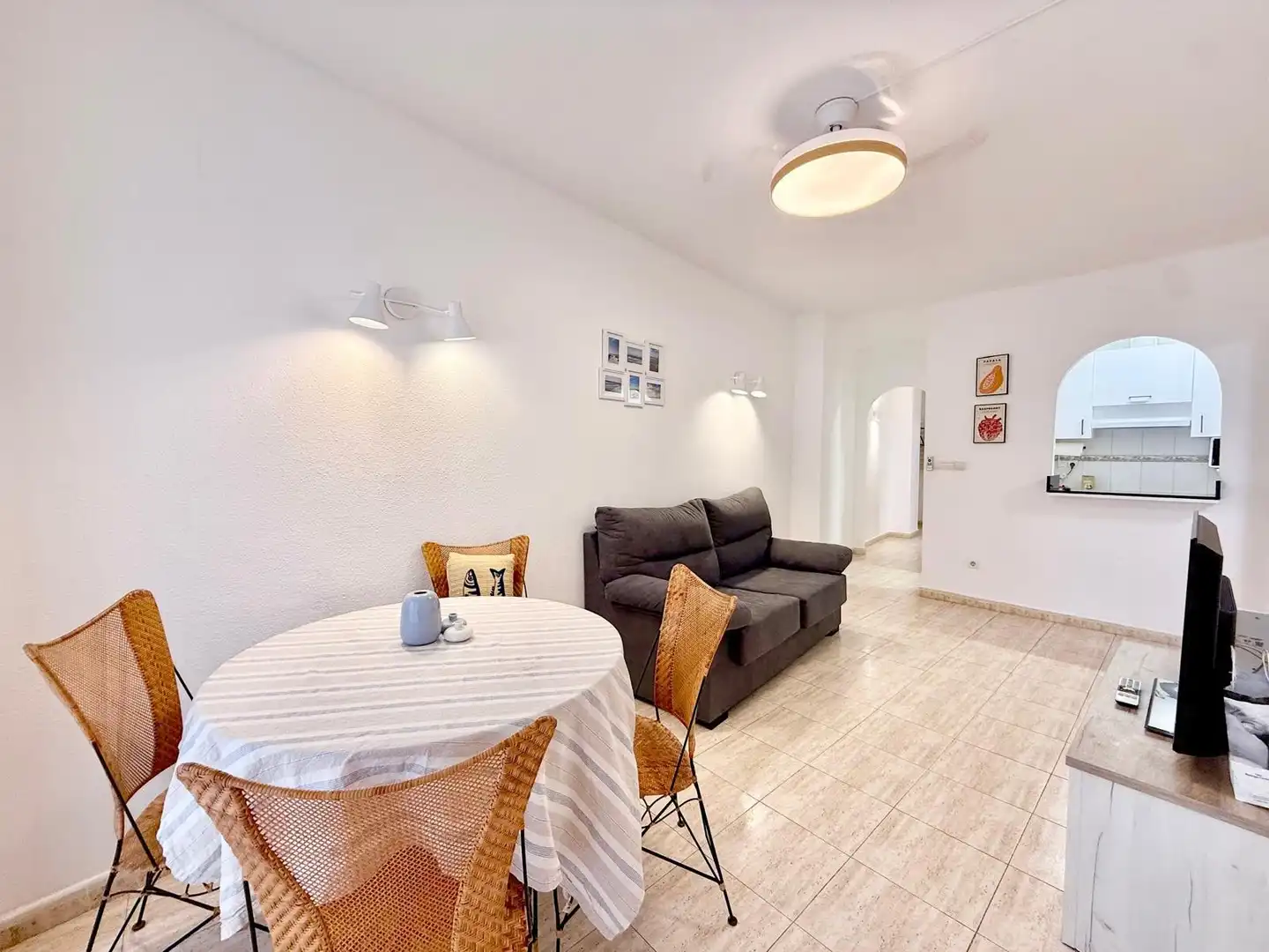 Wohnzimmer von Wohnungen zur Miete in Torrevieja mit Heizung, Terrasse und Schwimmbad