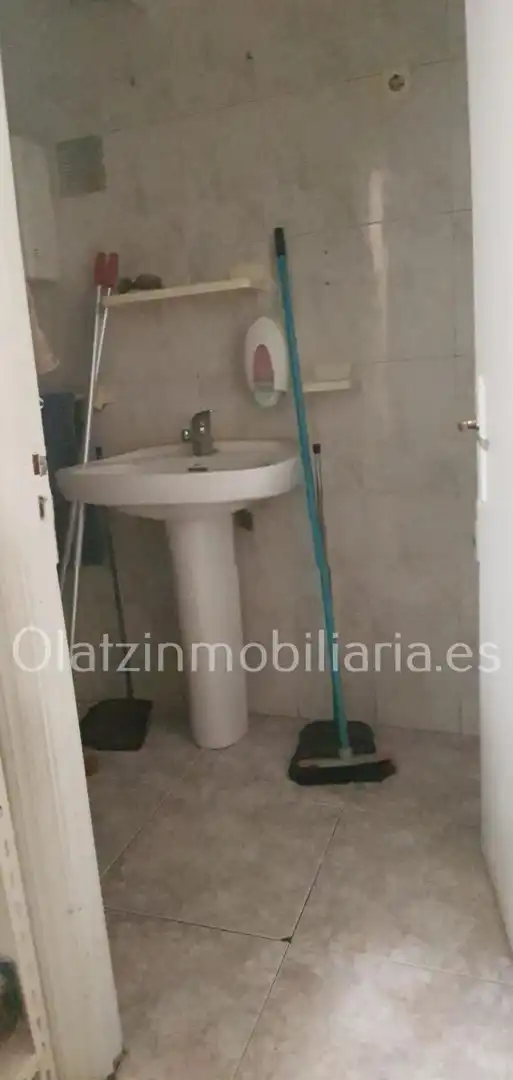 Baño de Local en venta en Galdames con Aire acondicionado