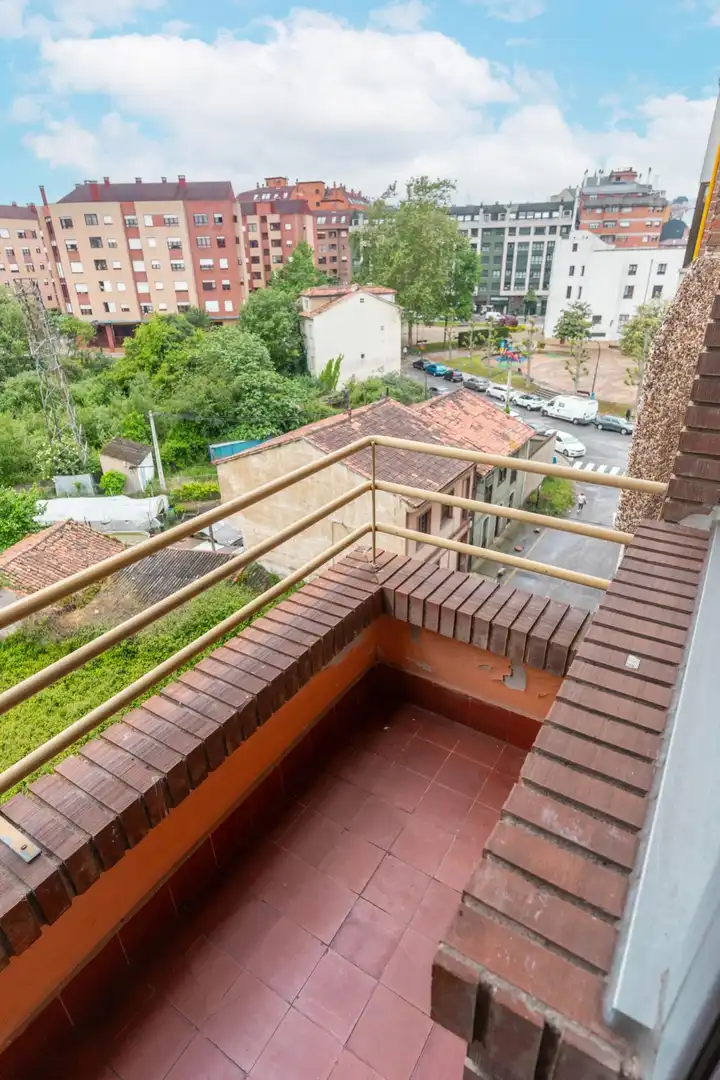 Terrassa de Pis en venda en Oviedo  amb Terrassa i Moblat