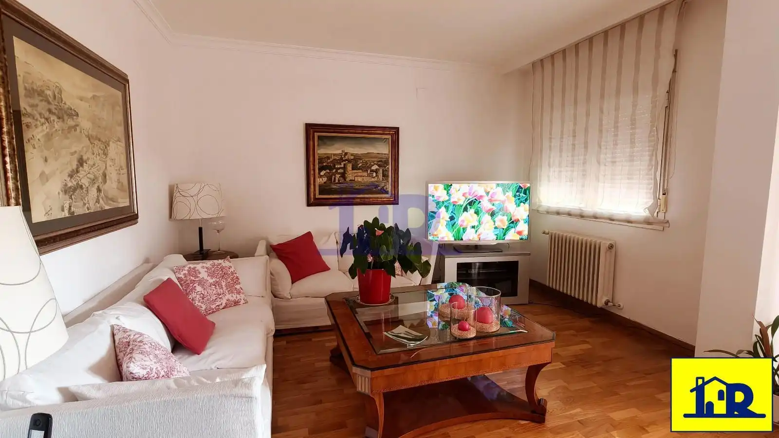 Sala d'estar de Àtic de lloguer en Cuenca amb Calefacció, Terrassa i Piscina