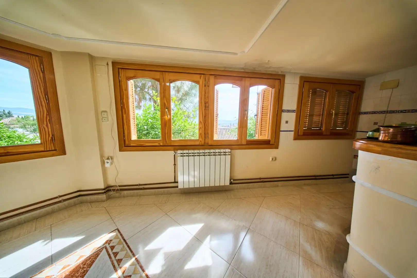 Sala de estar de Casa o chalet en venta en Granada con Aire acondicionado, Calefacción y Jardín privado