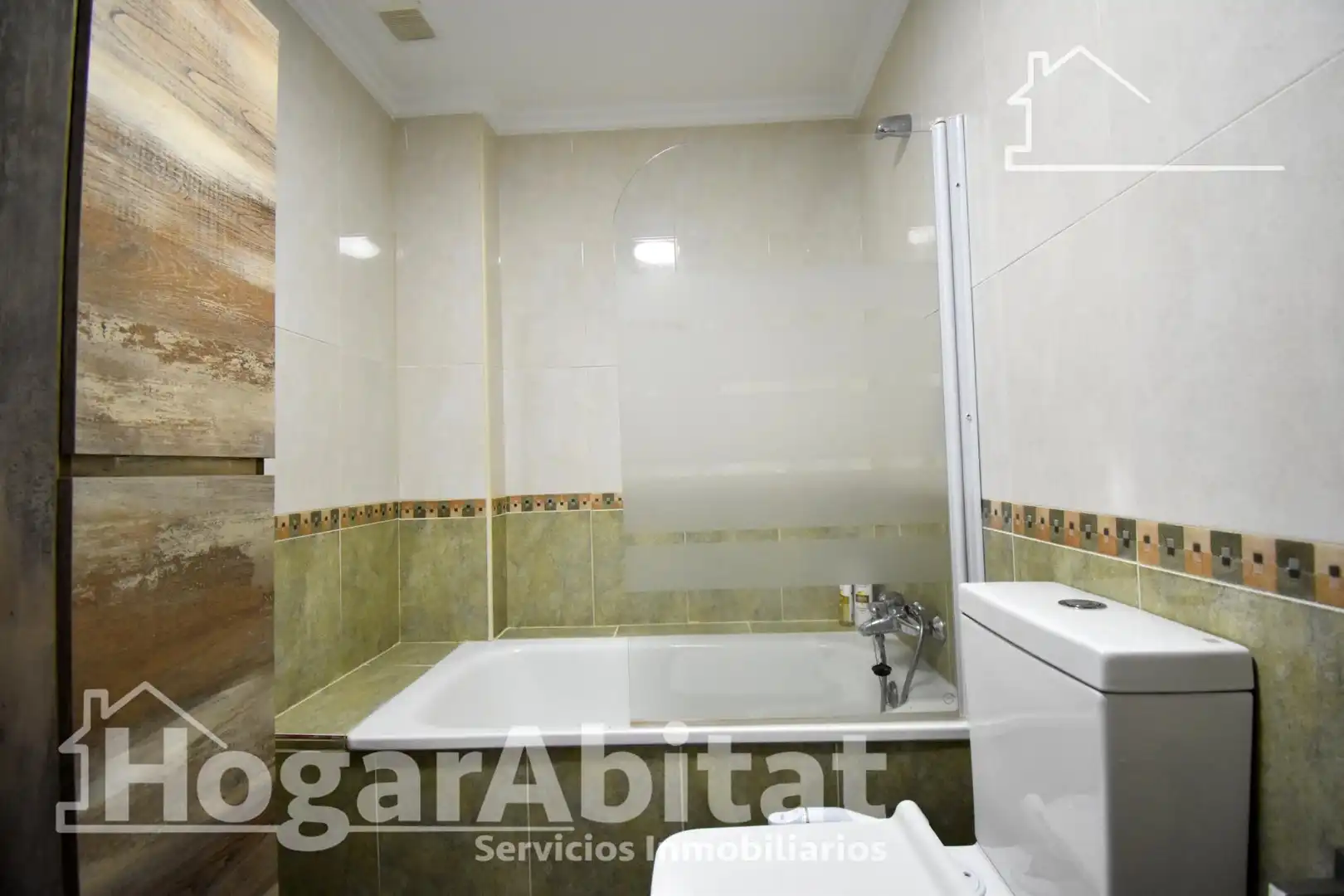 Bany de Casa adosada en venda en Guardamar de la Safor amb Terrassa, Traster i Balcó