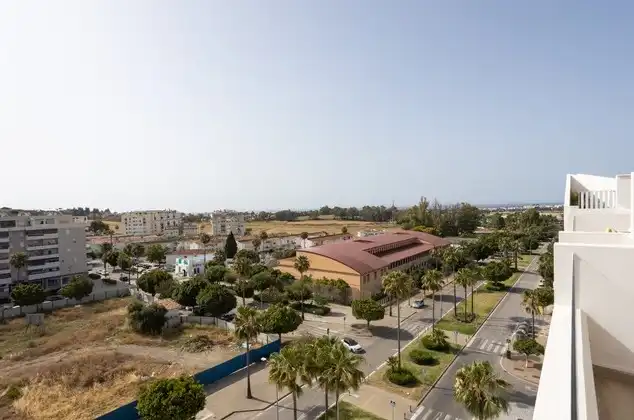 Vista exterior de Ático en venta en Marbella con Aire acondicionado, Calefacción y Jardín privado