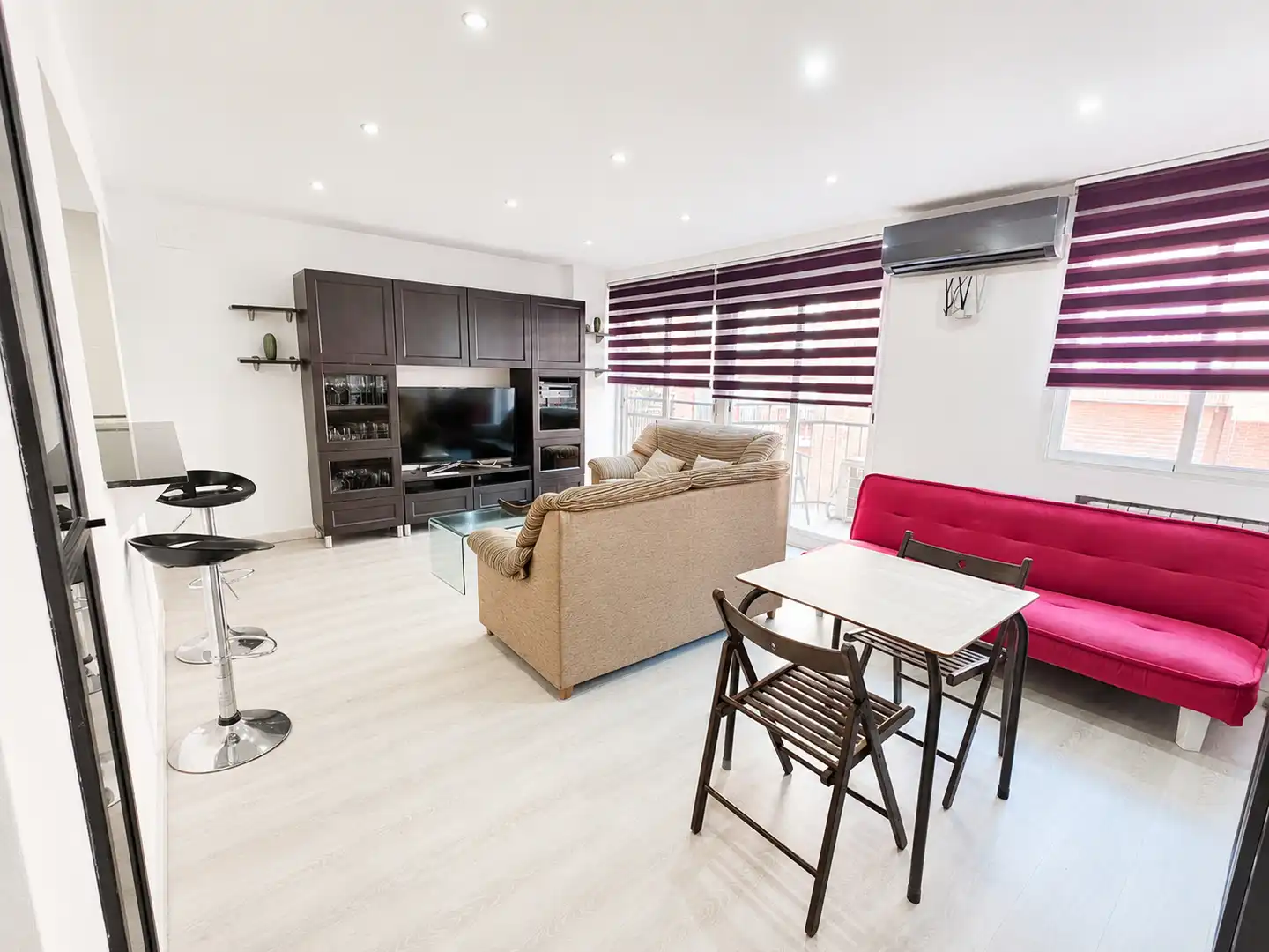 Living room of Flat for sale in Madrid  with Air Conditioner, Heating and Parquet flooring