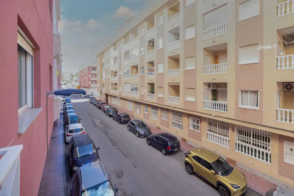 Vista exterior de Piso en venta en Torrevieja con Piscina
