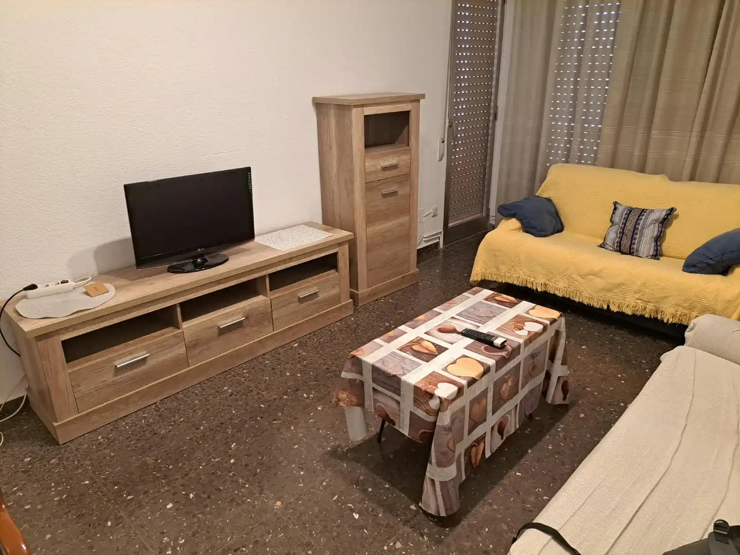 Flat with terrace to rent in Feria