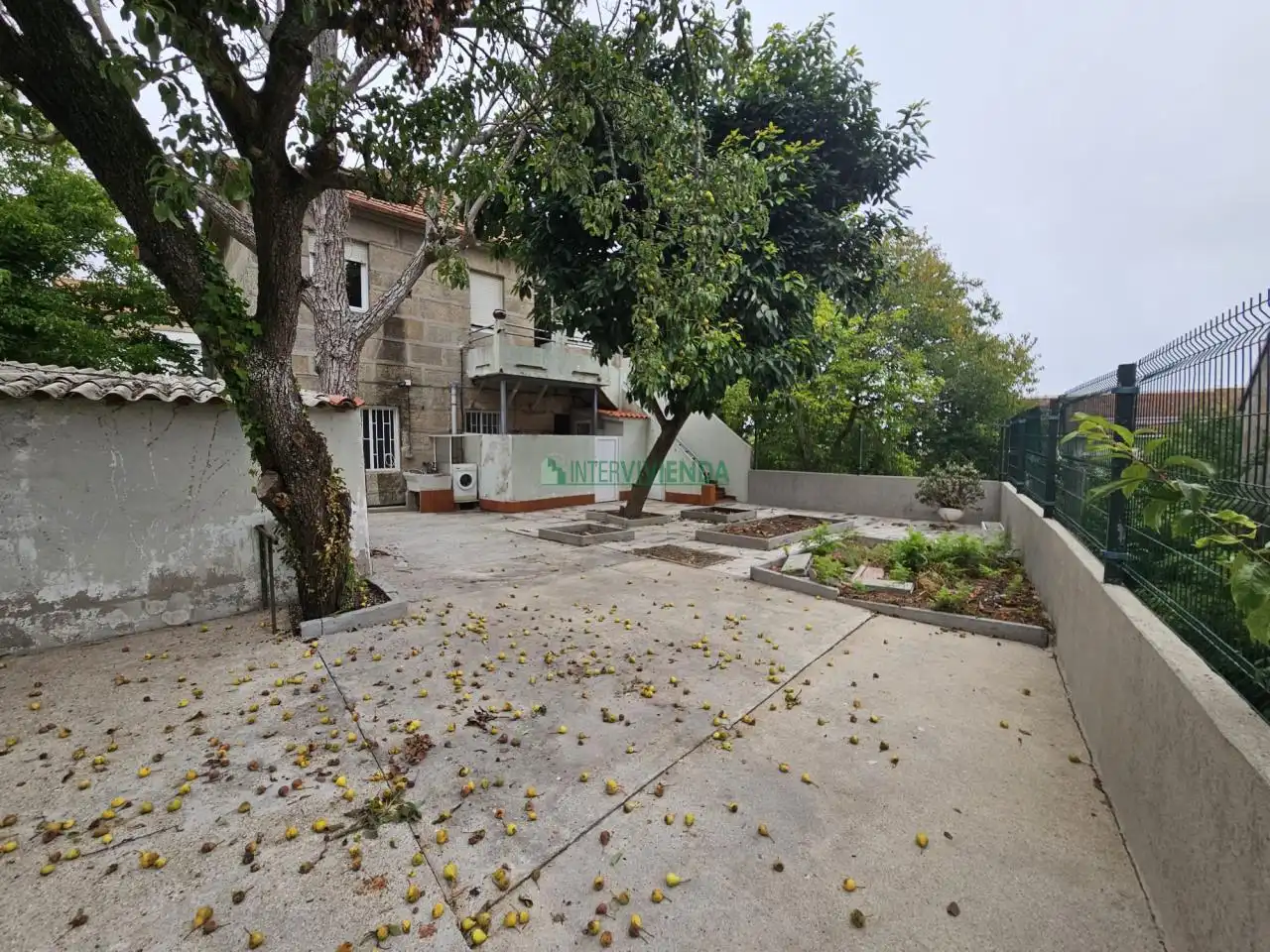 Vista exterior de Casa o xalet en venda en Vigo  amb Calefacció, Jardí privat i Parquet