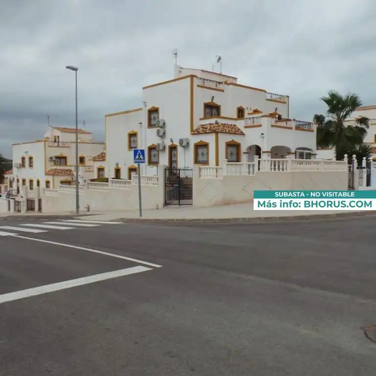 House with pool for sale in LIMERO 9