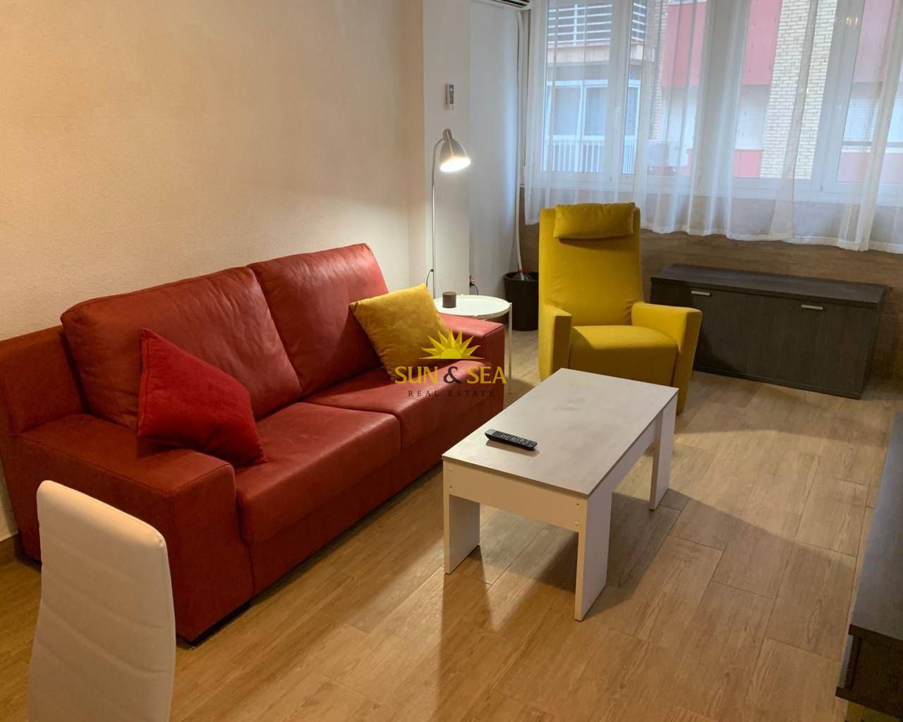 Living room of Flat to rent in Cartagena  with Air Conditioner, Heating and Parquet flooring