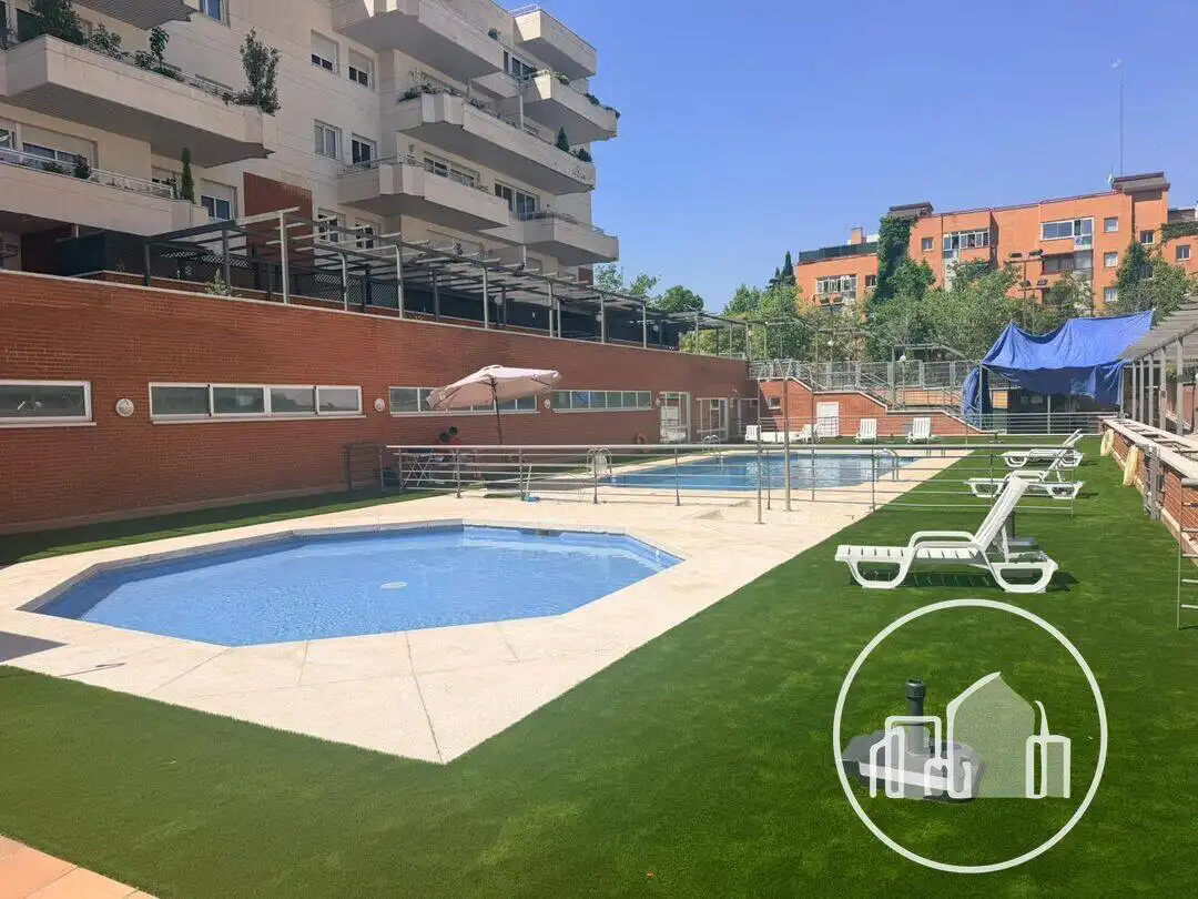 Swimming pool of Flat for rent in La Moraleja  with Air Conditioner, Heating and Private garden