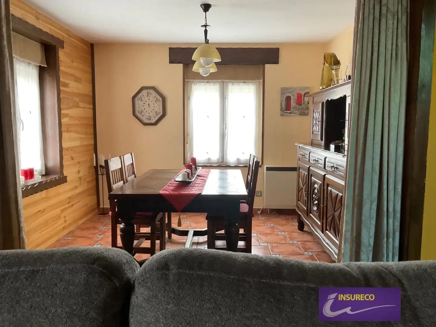 Menjador de Casa o xalet en venda en Bustillo del Páramo amb Calefacció, Jardí privat i Parquet