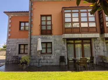 Apartment with pool to rent in Póo 52