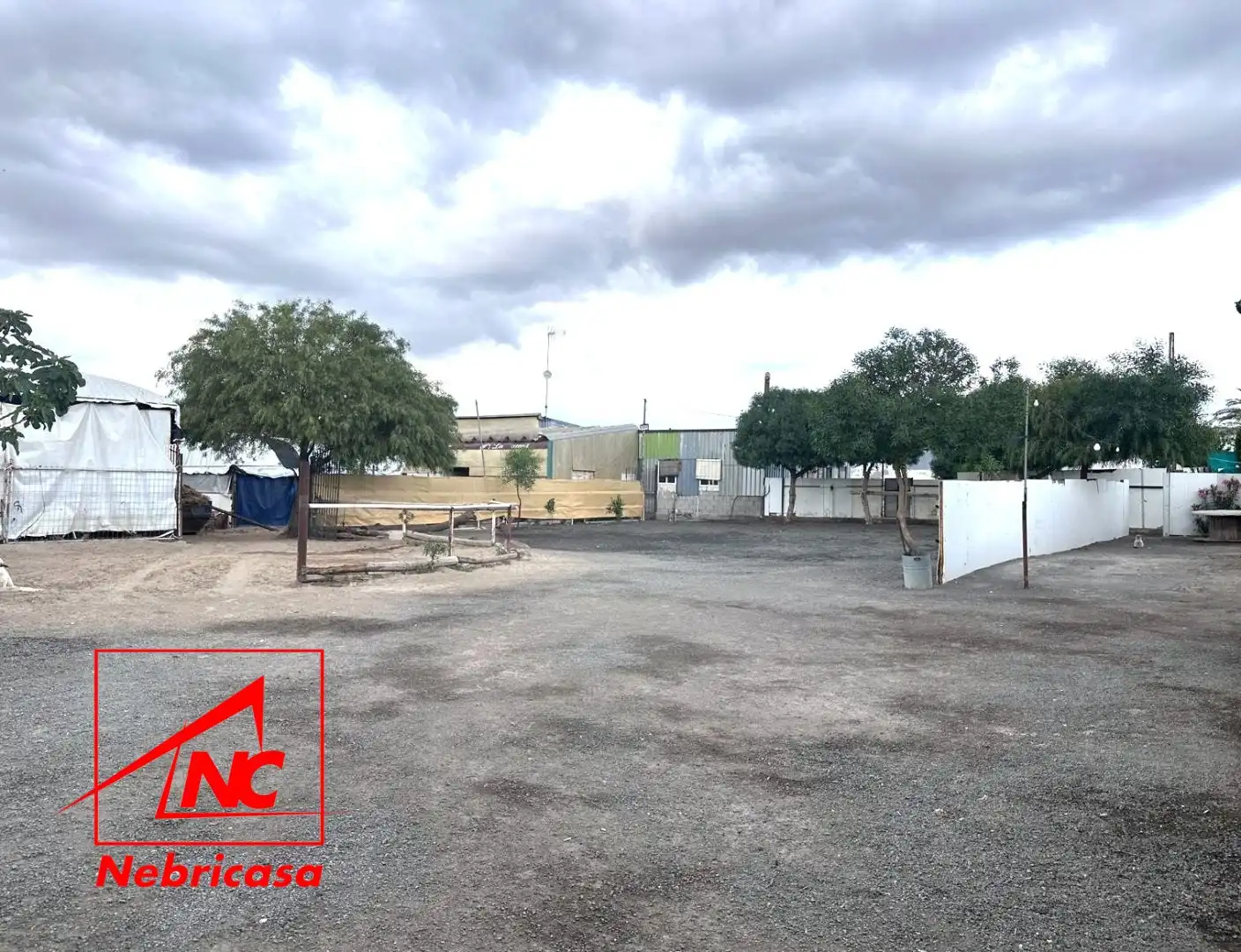 Aparcament de Finca rústica en venda en Lebrija amb Aire condicionat, Piscina i Moblat