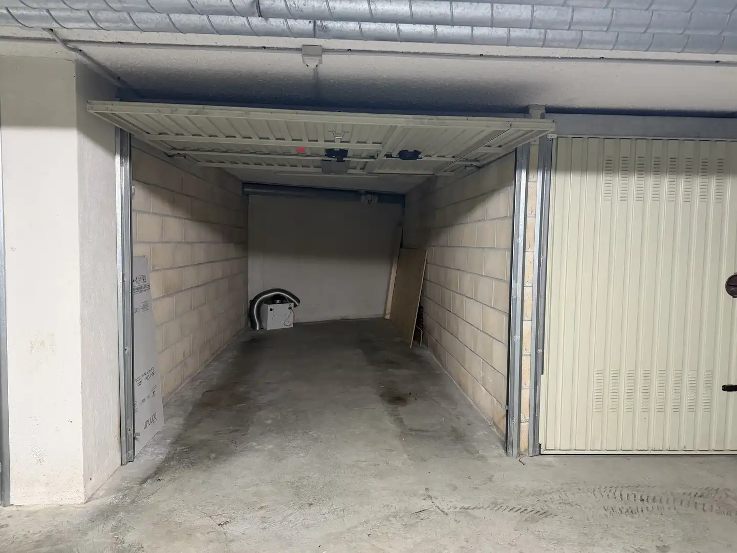 Parkplatz von Garage zum Verkauf in Segura