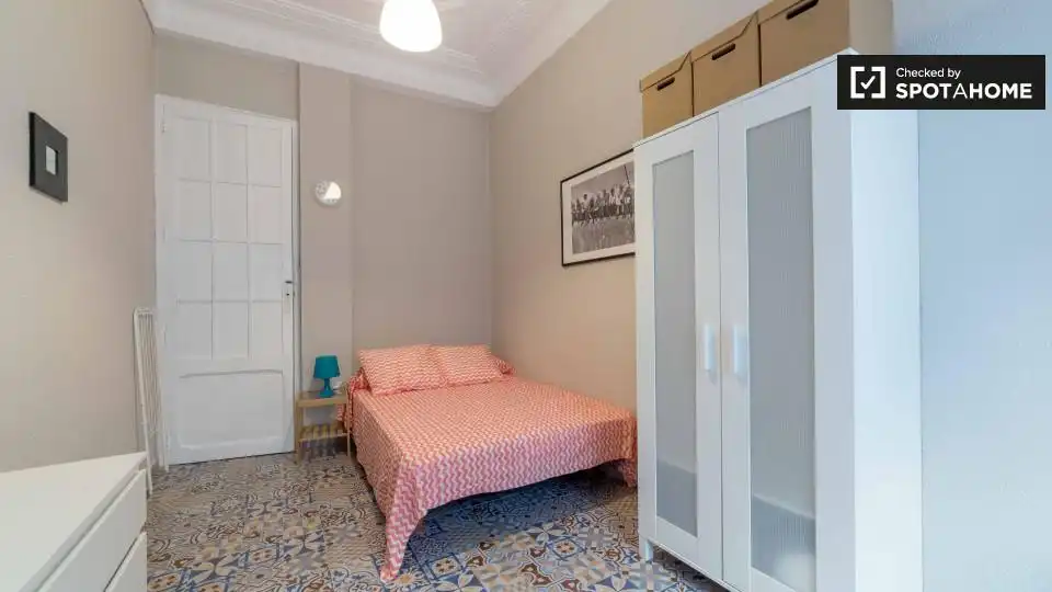 Schlafzimmer von Wohnung zur untervermieten in Valencia mit Klimaanlage, Heizung und Möbliert