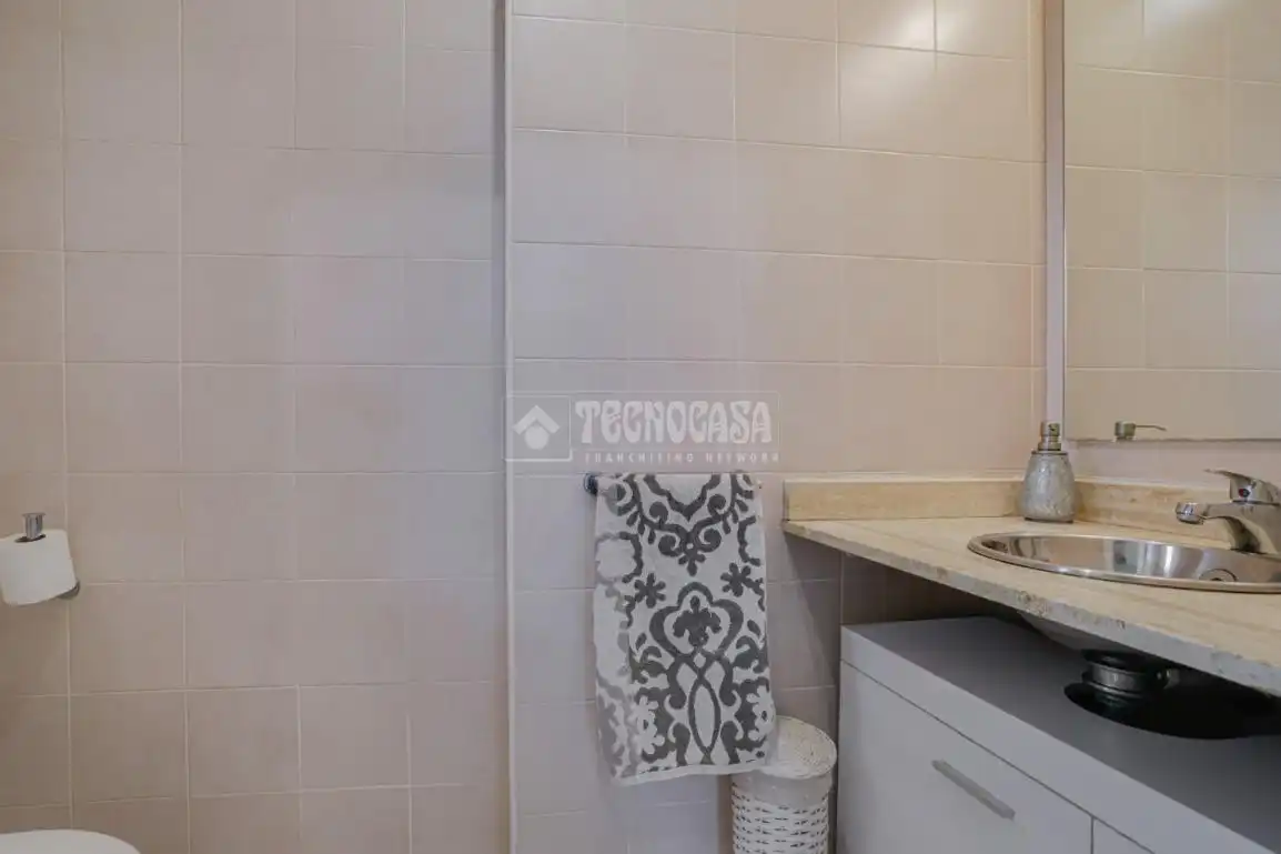 Badezimmer von Einfamilien-Reihenhaus zum Verkauf in Terrassa mit Klimaanlage, Heizung und Terrasse