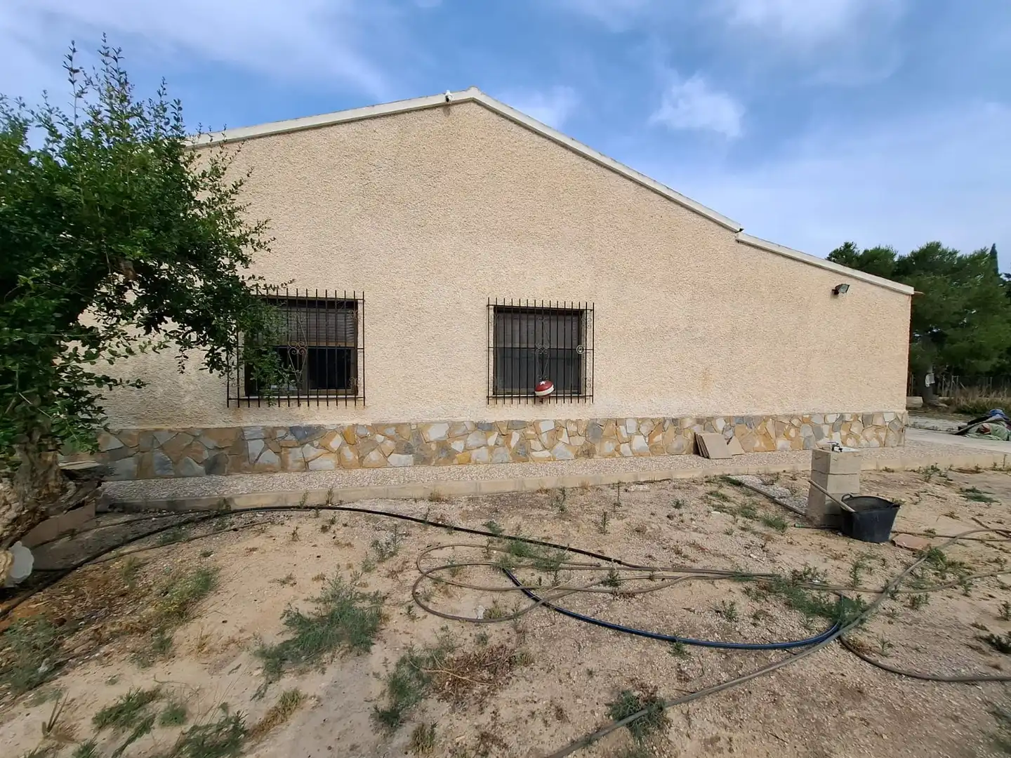Vista exterior de Casa o xalet en venda en Elche / Elx amb Jardí privat i Moblat