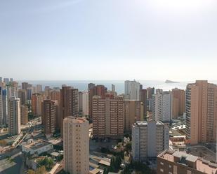 Vista exterior de Pis en venda en Benidorm amb Calefacció, Terrassa i Piscina comunitària