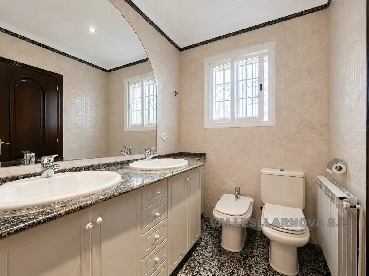Bathroom of Houses for sale in Parets del Vallès  with Private garden, Terrace and Storage room