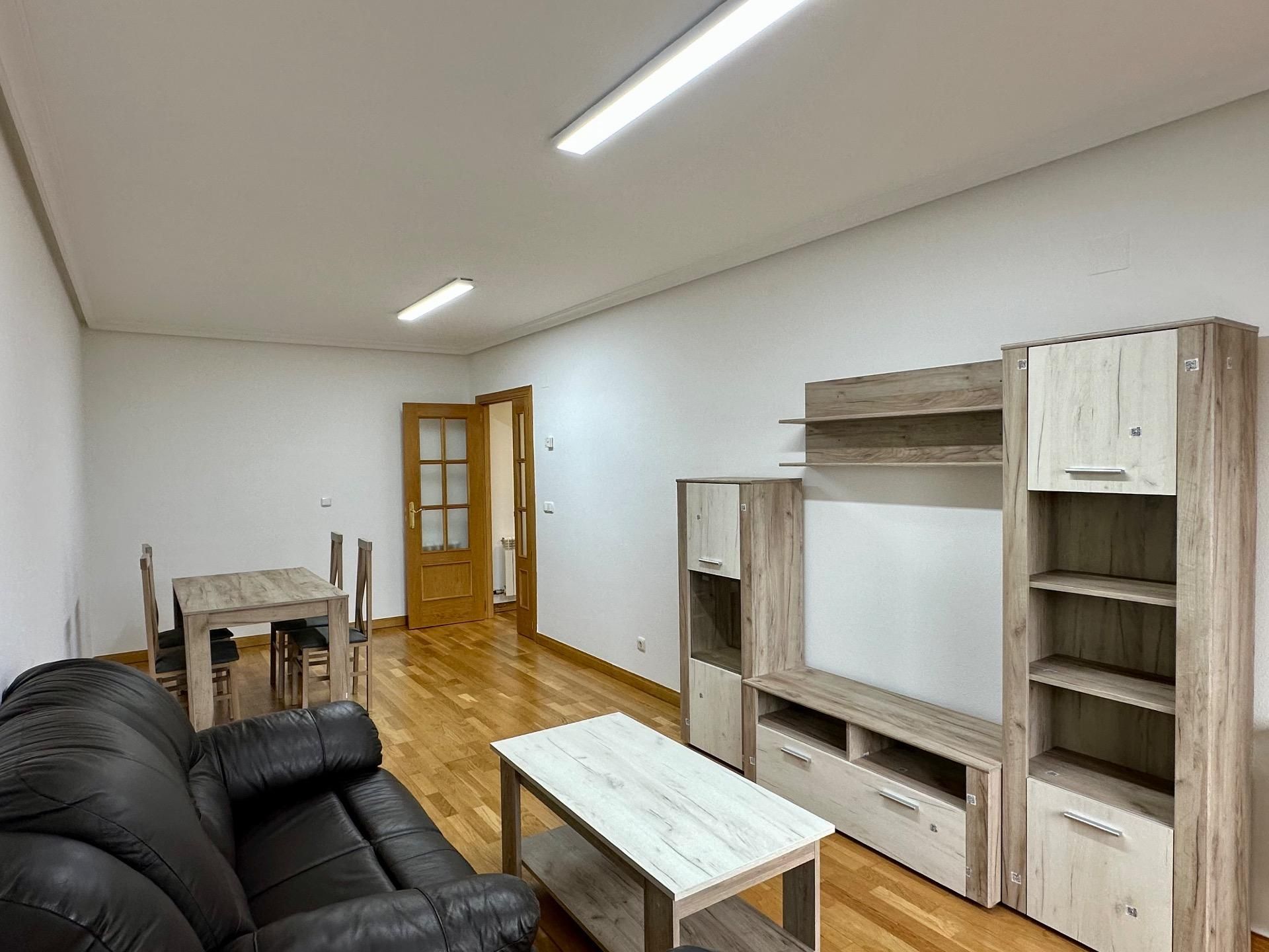 Sala d'estar de Pis de lloguer en Ponferrada amb Aire condicionat, Calefacció i Terrassa