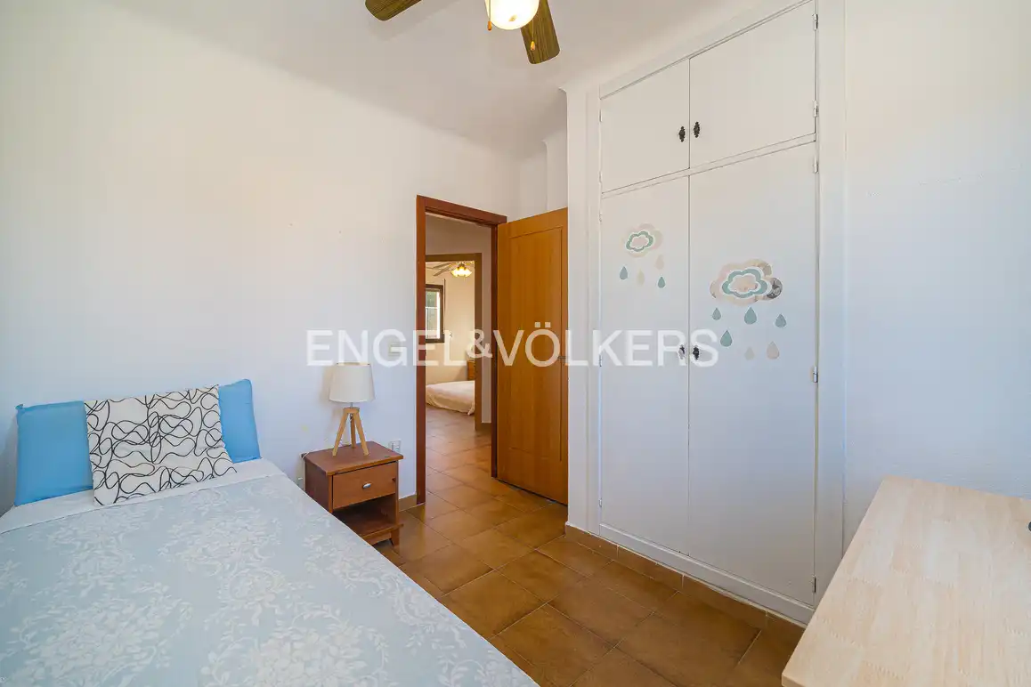 Habitación de Casa adosada en venta en Benidorm con Aire acondicionado, Jardín privado y Piscina comunitaria