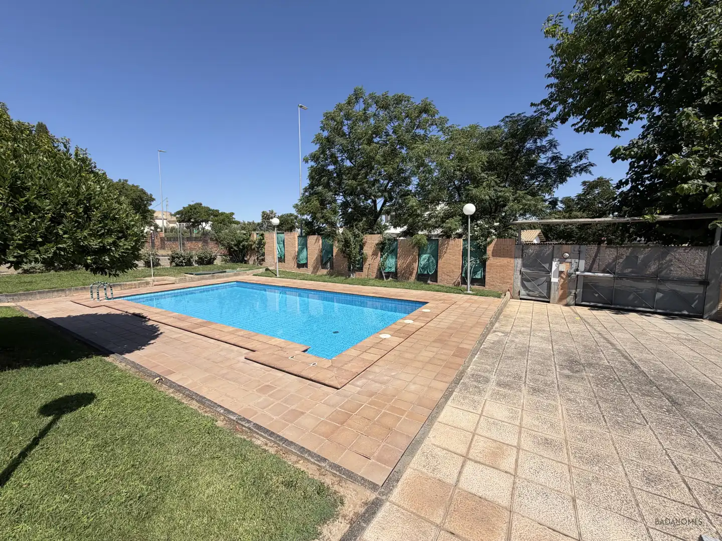 Piscina de Casa o chalet en venta en Badajoz con Aire acondicionado, Calefacción y Jardín privado