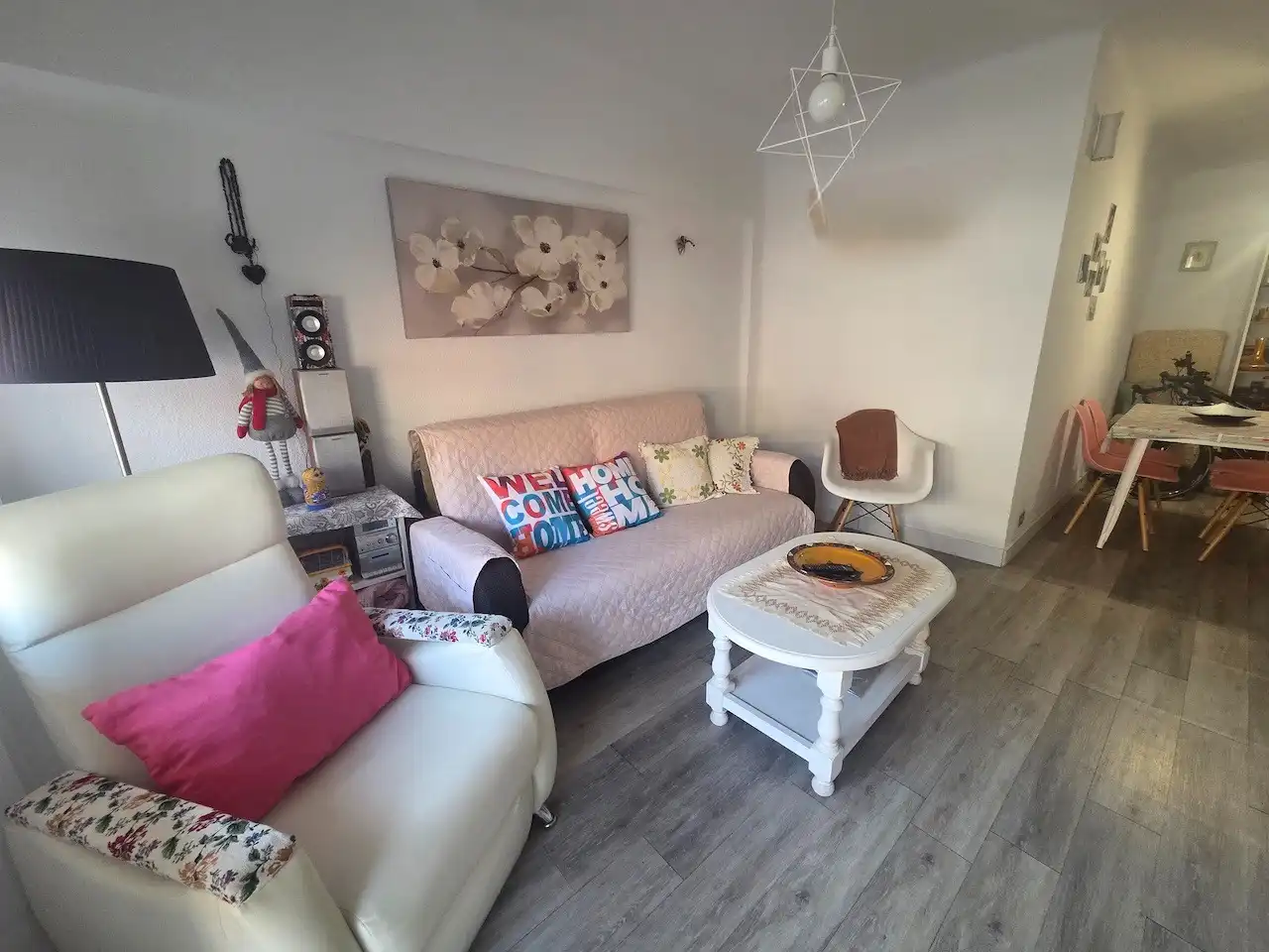 Living room of Flat for sale in Vélez-Málaga  with Air Conditioner, Terrace and Furnished