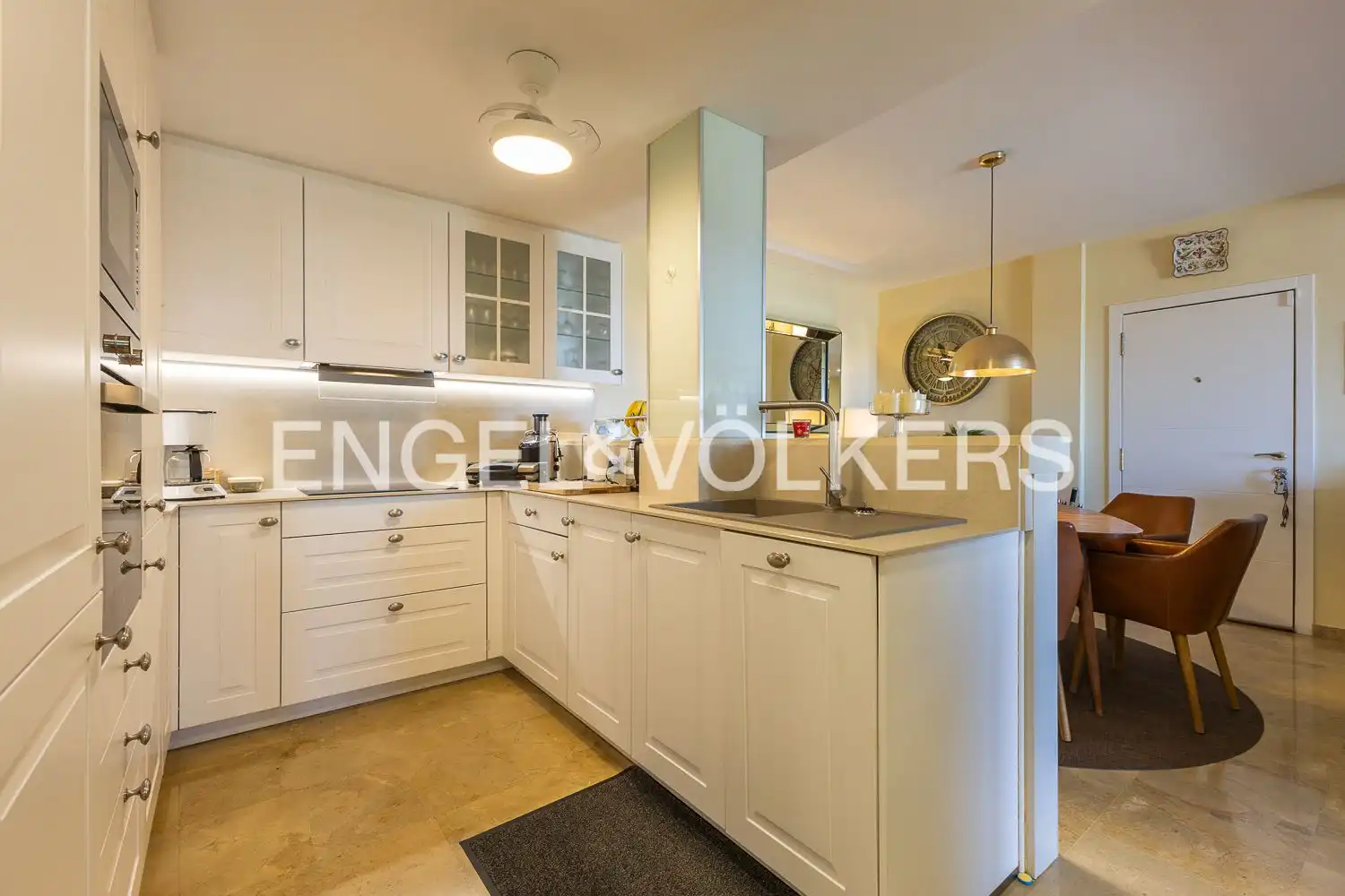 Kitchen of Flat for sale in Ador  with Air Conditioner, Heating and Private garden